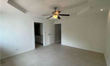 Se vende casa remodelada en Dos Mares, Betania. (MM)