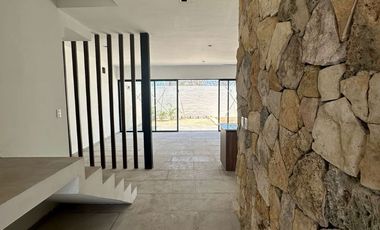 Residencia nueva en venta con espacios amplios en privada en Conkal