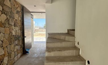 Residencia nueva en venta con espacios amplios en privada en Conkal