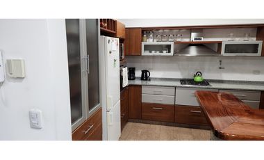 CISNEROS 5955, entre Bruselas y Lisboa, Isidro casanova