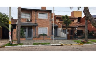 CISNEROS 5955, entre Bruselas y Lisboa, Isidro casanova