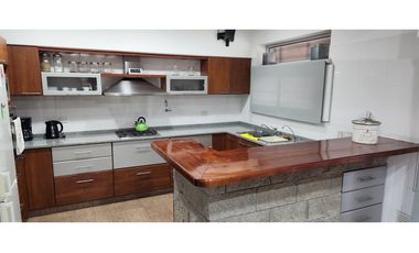 CISNEROS 5955, entre Bruselas y Lisboa, Isidro casanova