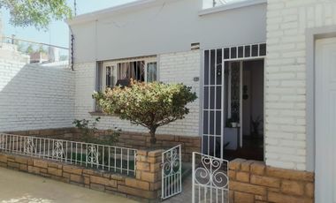 Venta amplia casa en Ciudad Mendoza