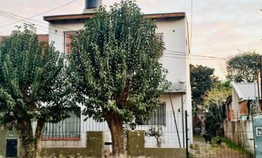 🏡 Propiedad en Moreno: Dos Plantas, Dos Dptos