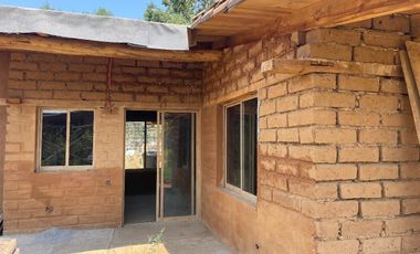 Casa de adobe en renta a una cuadra de Jardin Walo