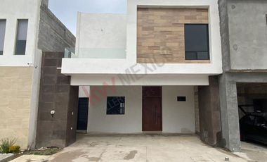 Casa totalmente nueva con alberca en sector Viñedos, Torreón, Coahuila