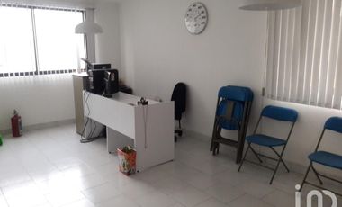 CASA EN VENTA EN JARDINES DE SANTA CLARA SOBRE AVENIDA CIRCUNVALACIÓN