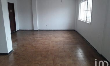 CASA EN VENTA EN JARDINES DE SANTA CLARA SOBRE AVENIDA CIRCUNVALACIÓN