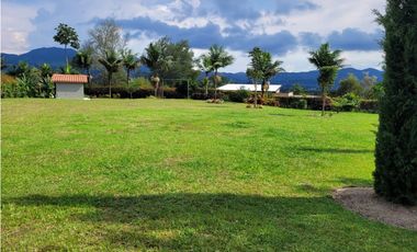 Venta de Lote Ubicado en Unidad Cerrada en la Ceja