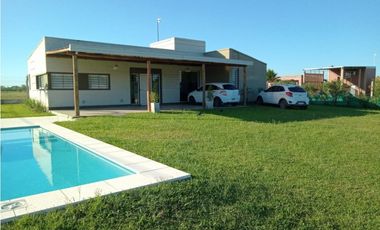 Casa quinta con pileta, La Martina, Puerto Tirol