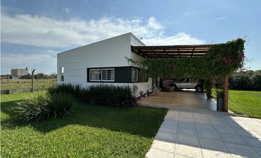Casa quinta con pileta, La Martina, Puerto Tirol
