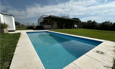 Casa quinta con pileta, La Martina, Puerto Tirol
