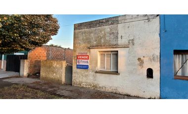 Venta casa a reciclar en excelente ubicación.