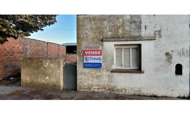 Venta casa a reciclar en excelente ubicación.
