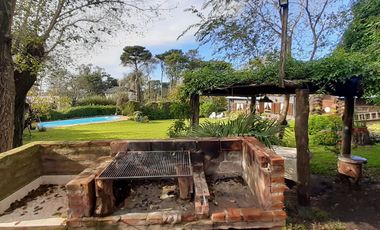 BAJO SU VALOR!! Cabaña con 2 lotes y piscina - Sierra de los Padres. GAS NATURAL