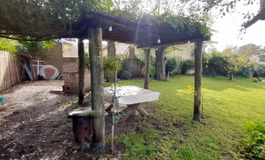 BAJO SU VALOR!! Cabaña con 2 lotes y piscina - Sierra de los Padres. GAS NATURAL