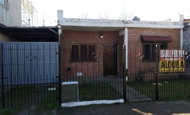 Casa en venta de 2 dormitorios c/ cochera en Florencio Varela