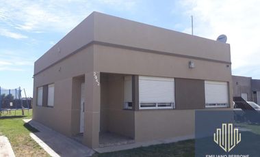 Casa en venta de 2 dormitorios en Las Cañitas II con pileta