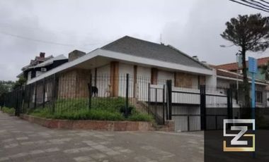 Chalet en venta de 5 dormitorios c/ cochera en Punta Mogotes