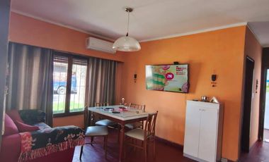 Venta de casa 3 ambientes con proyecto y departamento anexo