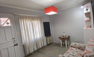 Venta de casa 3 ambientes con proyecto y departamento anexo