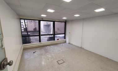 Semipiso Oficina 133 M2. En Retiro. Exelente Estado.