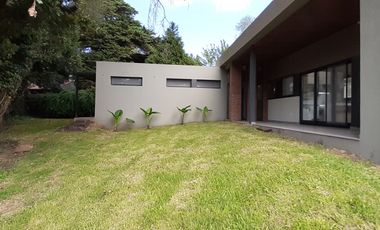 RETASADO -  CHALET DE DISEÑO A ESTRENAR ZONA CAPILLA - SIERRA DE LOS PADRES.
