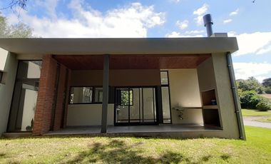 RETASADO -  CHALET DE DISEÑO A ESTRENAR ZONA CAPILLA - SIERRA DE LOS PADRES.