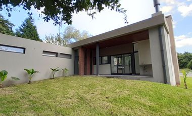 RETASADO -  CHALET DE DISEÑO A ESTRENAR ZONA CAPILLA - SIERRA DE LOS PADRES.