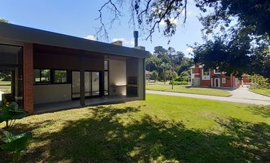 RETASADO -  CHALET DE DISEÑO A ESTRENAR ZONA CAPILLA - SIERRA DE LOS PADRES.