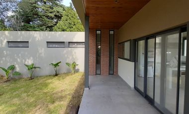 RETASADO -  CHALET DE DISEÑO A ESTRENAR ZONA CAPILLA - SIERRA DE LOS PADRES.