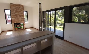 RETASADO -  CHALET DE DISEÑO A ESTRENAR ZONA CAPILLA - SIERRA DE LOS PADRES.