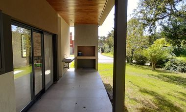 RETASADO -  CHALET DE DISEÑO A ESTRENAR ZONA CAPILLA - SIERRA DE LOS PADRES.