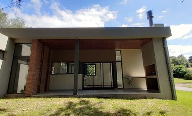 RETASADO -  CHALET DE DISEÑO A ESTRENAR ZONA CAPILLA - SIERRA DE LOS PADRES.