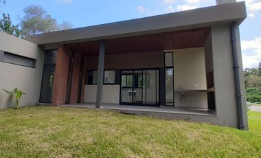 RETASADO -  CHALET DE DISEÑO A ESTRENAR ZONA CAPILLA - SIERRA DE LOS PADRES.