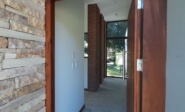 RETASADO -  CHALET DE DISEÑO A ESTRENAR ZONA CAPILLA - SIERRA DE LOS PADRES.