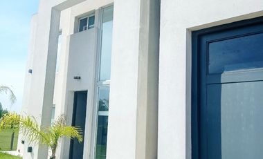 Alquiler Anual Casa Salida A La Laguna - Unica - Oportunidad - Canning