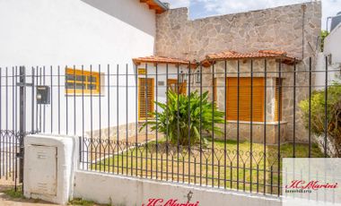 Casa en venta de 3 dormitorios c/ cochera en Villa Rosas