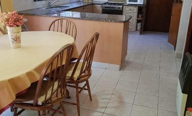 CASA 6 AMBIENTES EN VENTA