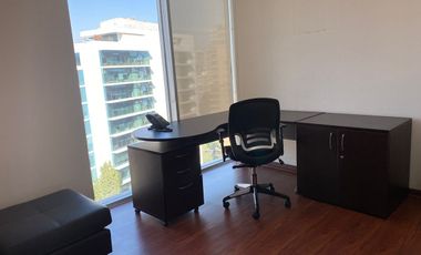 Impecable y luminosa oficina en Nueva Las Condes 0,5 UF x m2