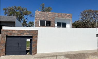 EN VENTA PROPIEDAD NUEVA AL SUR DE CUERNAVACA ESTILO MODERNO