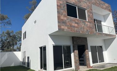 EN VENTA PROPIEDAD NUEVA AL SUR DE CUERNAVACA ESTILO MODERNO