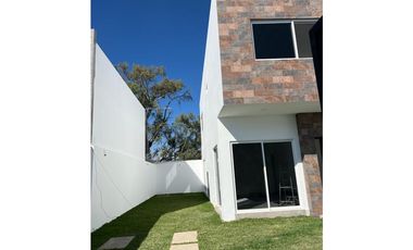 EN VENTA PROPIEDAD NUEVA AL SUR DE CUERNAVACA ESTILO MODERNO