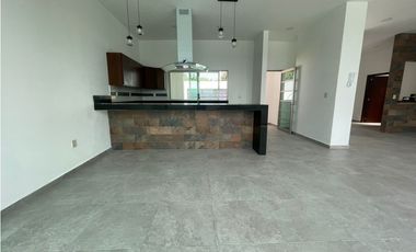 RESIDENCIA NUEVA EN VENTA  CON DISEÑO EN 1 NIVEL SEGURIDAD ALBERCA