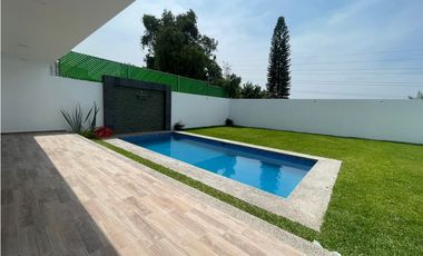 RESIDENCIA NUEVA EN VENTA  CON DISEÑO EN 1 NIVEL SEGURIDAD ALBERCA