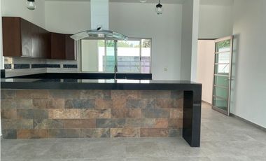 RESIDENCIA NUEVA EN VENTA  CON DISEÑO EN 1 NIVEL SEGURIDAD ALBERCA