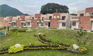 Casa Nueva en Venta  en Condominio Alberca y Vigilancia