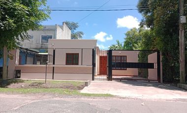 Casa en venta - 2 Dormitorios 1 Baño - Cochera - 370Mts2 - San Jorge, Villa Elisa, La Plata