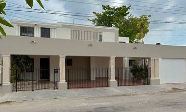Venta de casa con alberca para remodelar en Pensiones Merida Yucatan