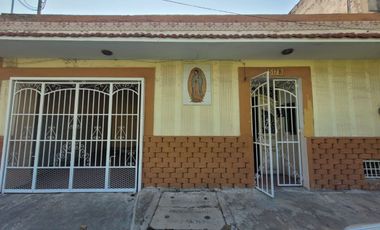Casa colonial para remodelar  a 2 cuadras de la iglesia de San Cristobal